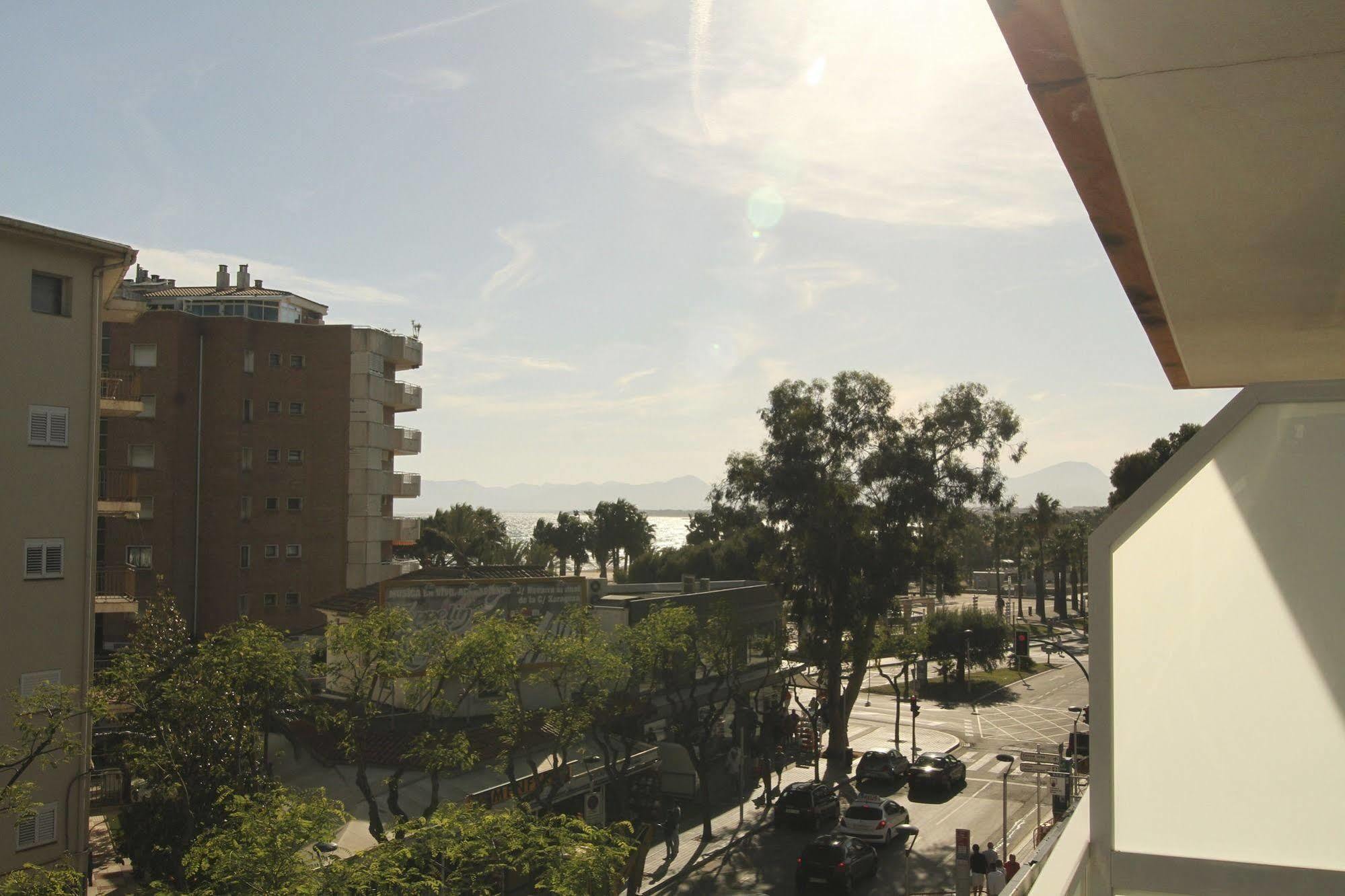Tahiti Rs Pensión Salou