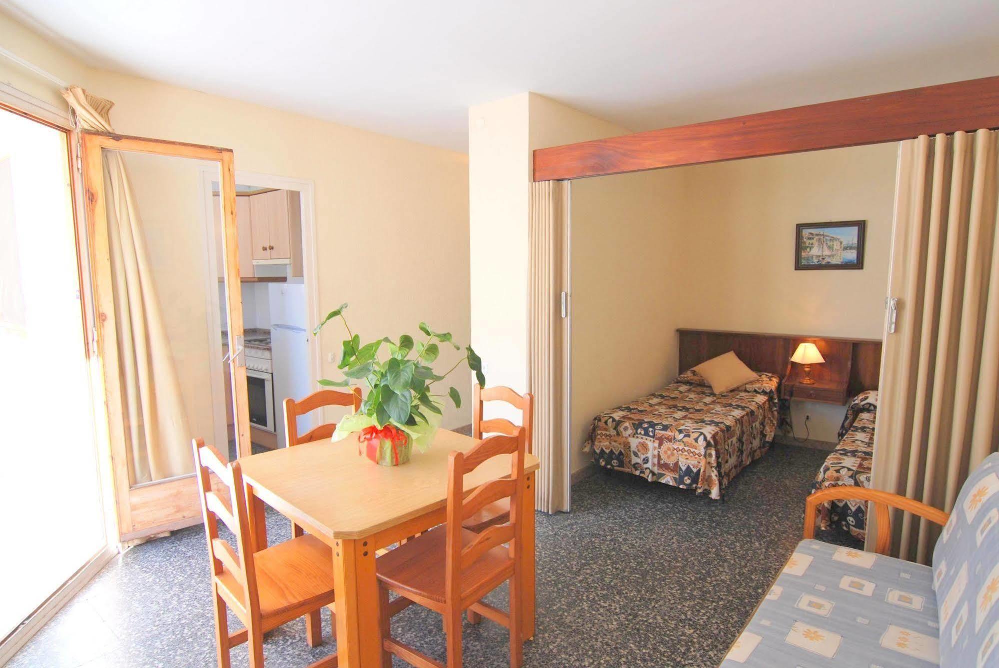 Estudios Zeus Aries Salou