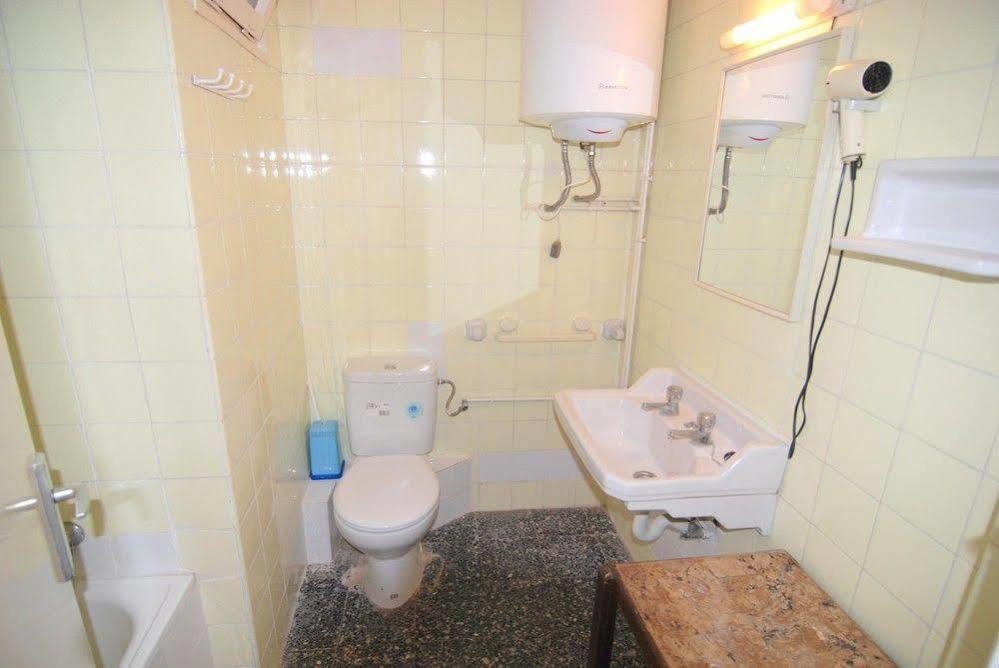 Estudios Zeus Aries Hotel