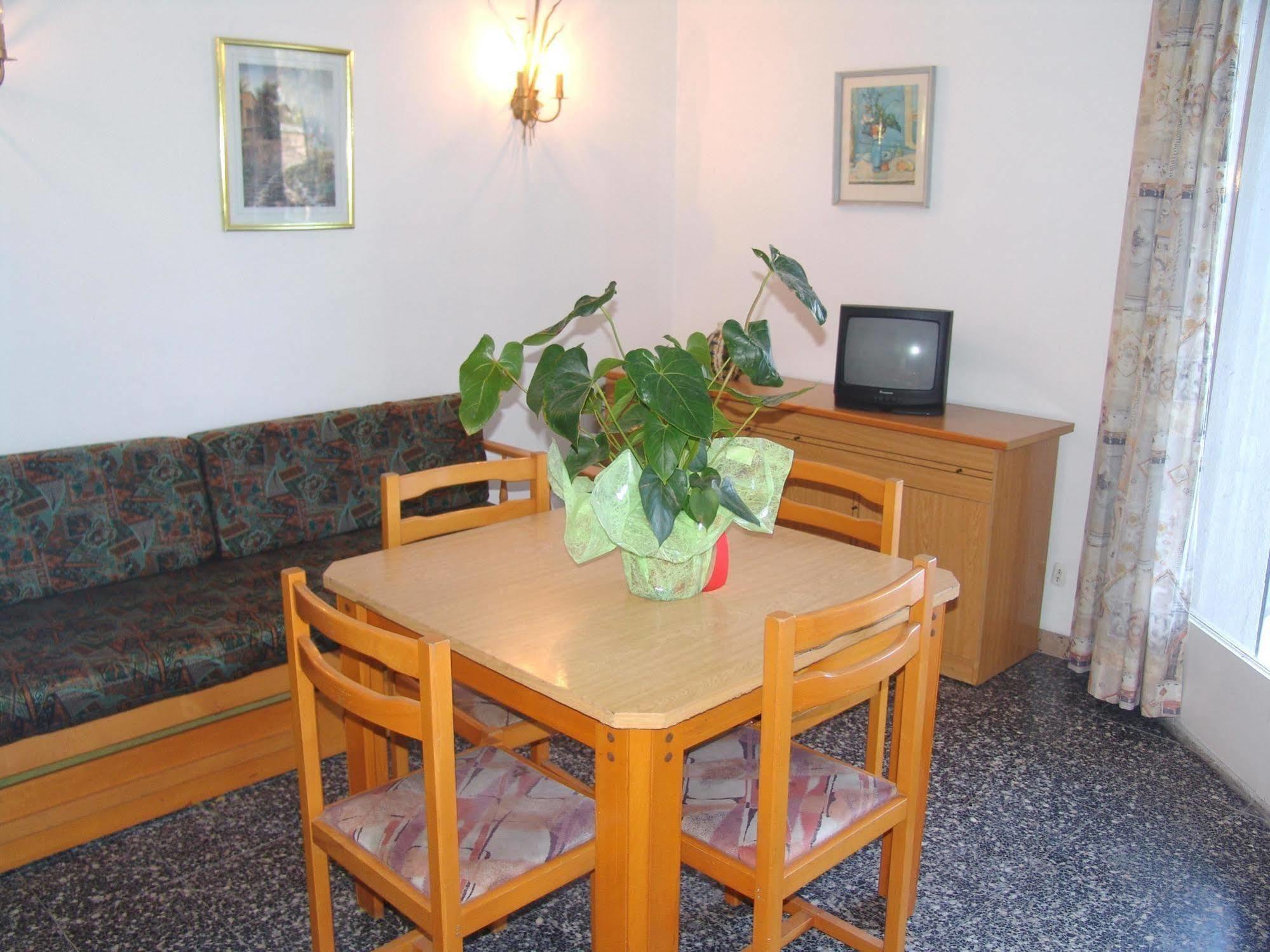 Hotel Estudios Zeus Aries