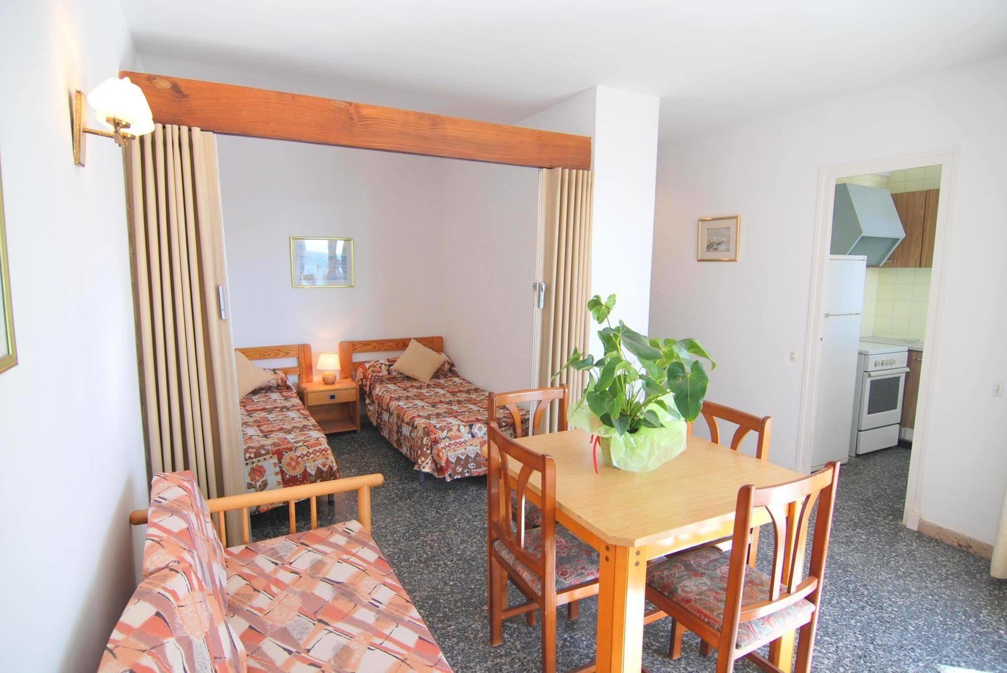 Estudios Zeus Aries Hotel
