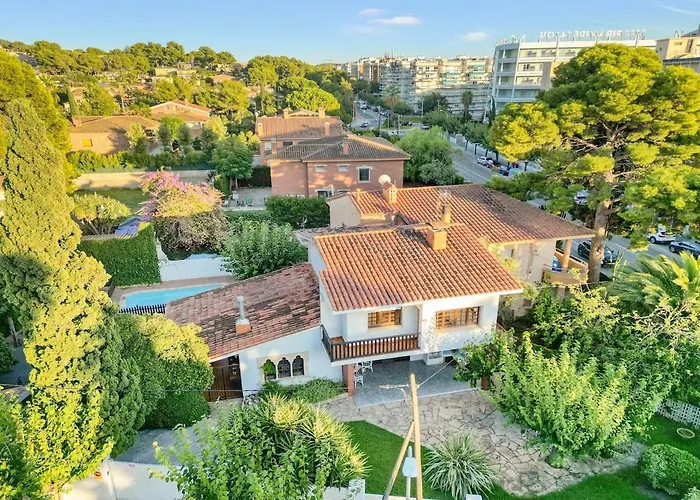 Escape To Salou! Pool, Barbecue & Beach 5 Min Away