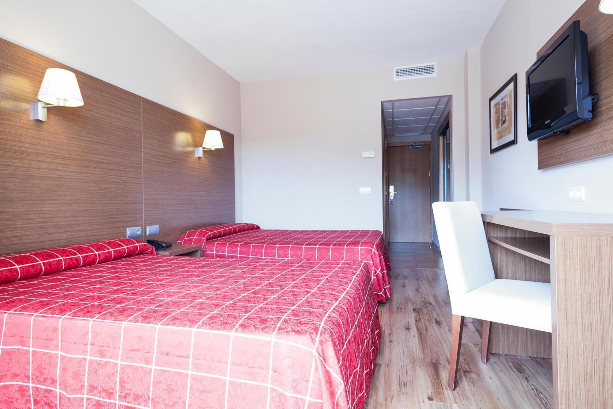Hotel Oasis Park 4*