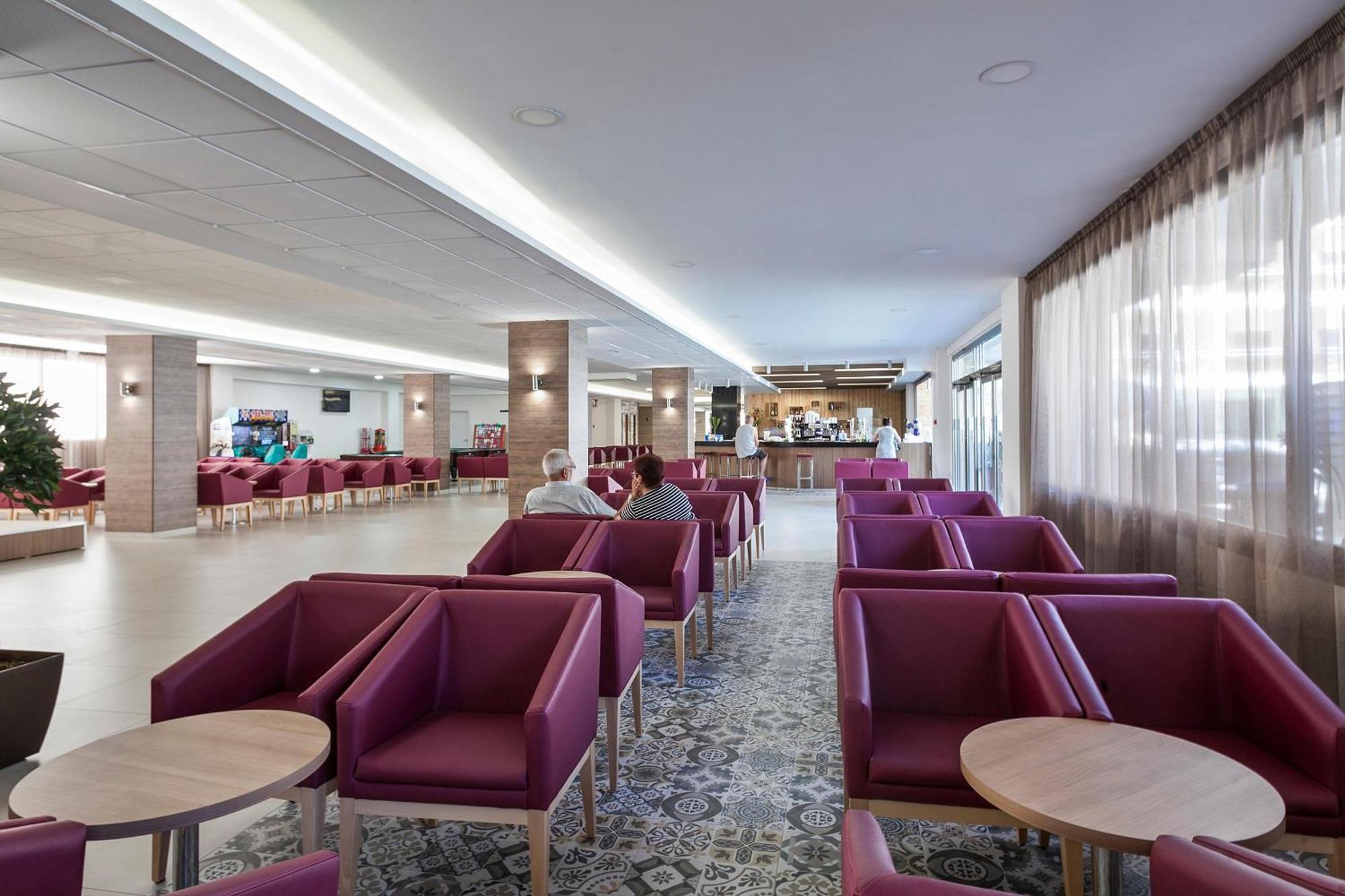 Oasis Park Hotel