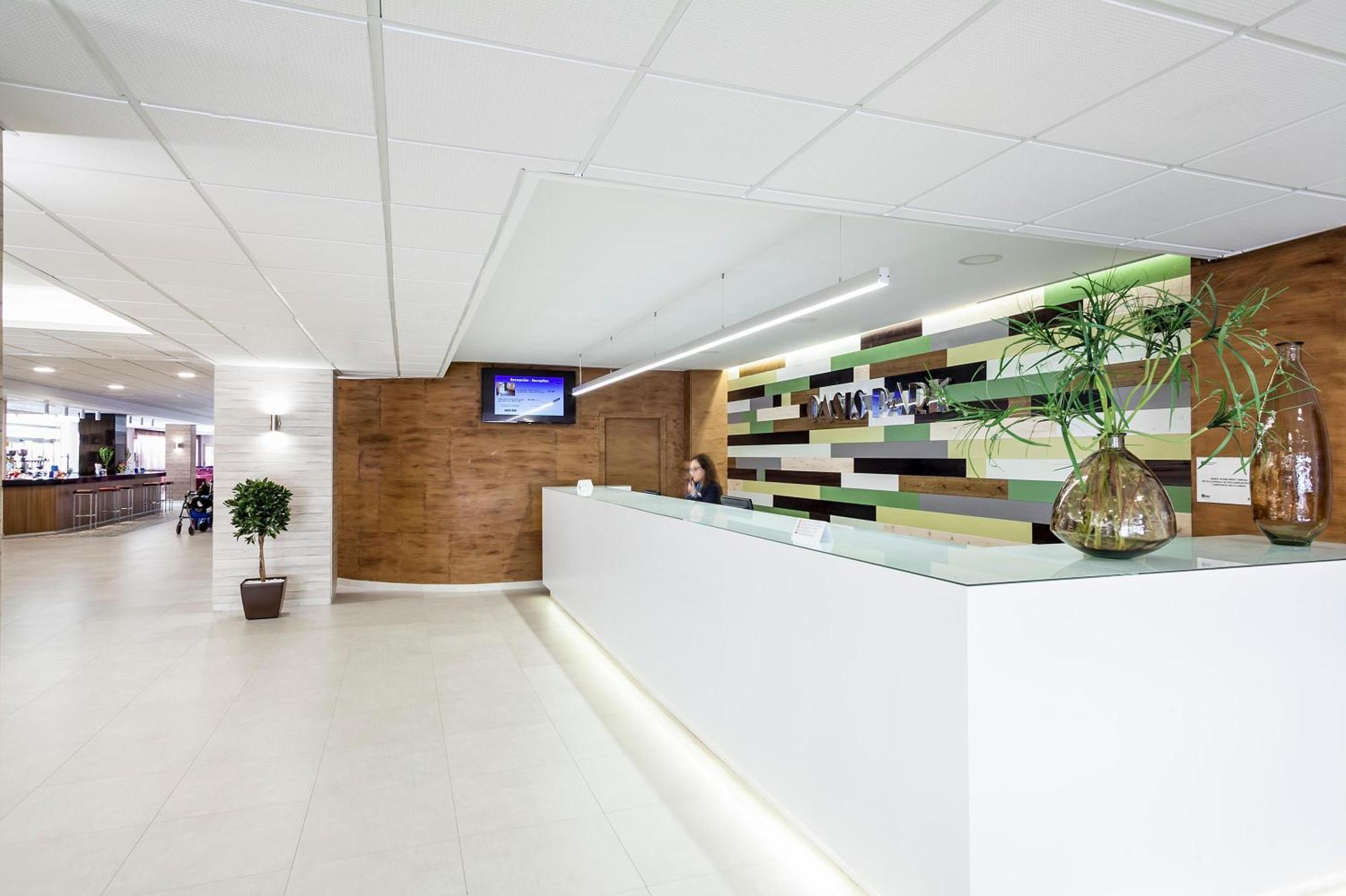 Hotel Oasis Park 4*