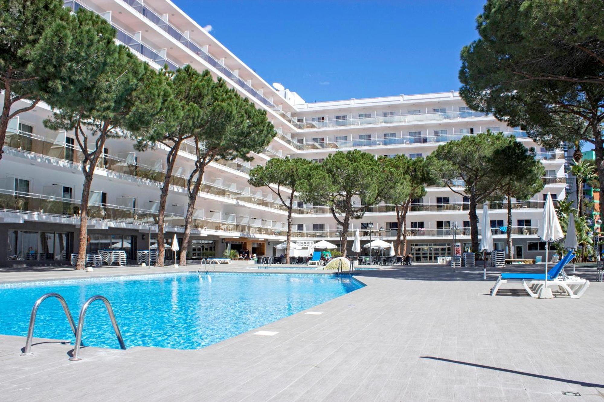 Oasis Park Hotel