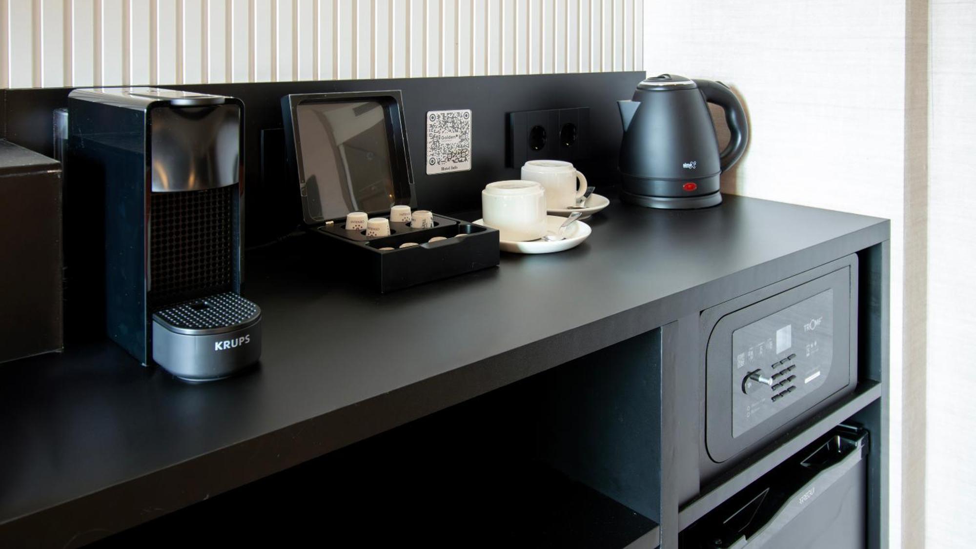 Hotel Golden Port & 4*