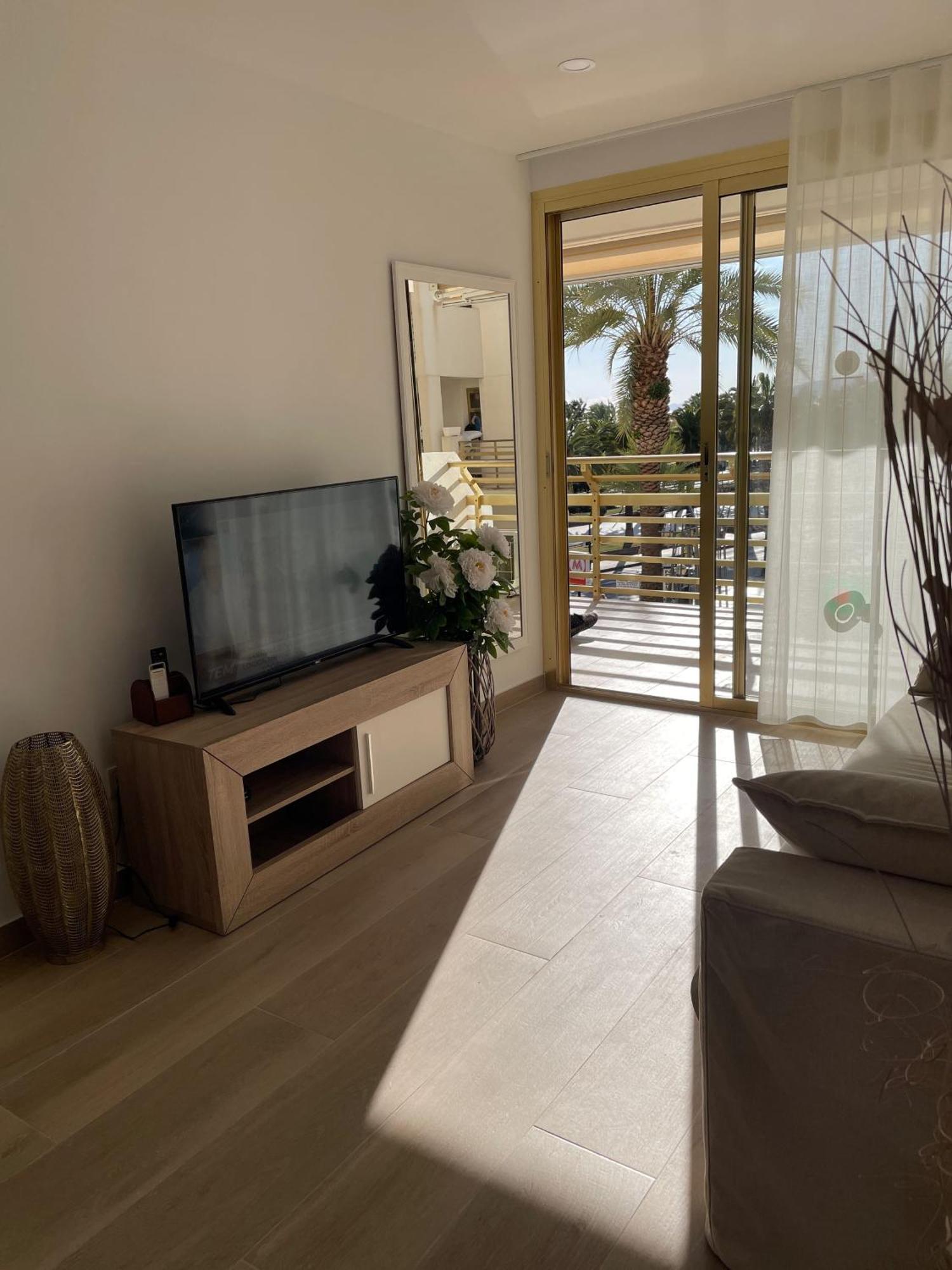 Charming Near - - 50sqm - Pool Apartamento