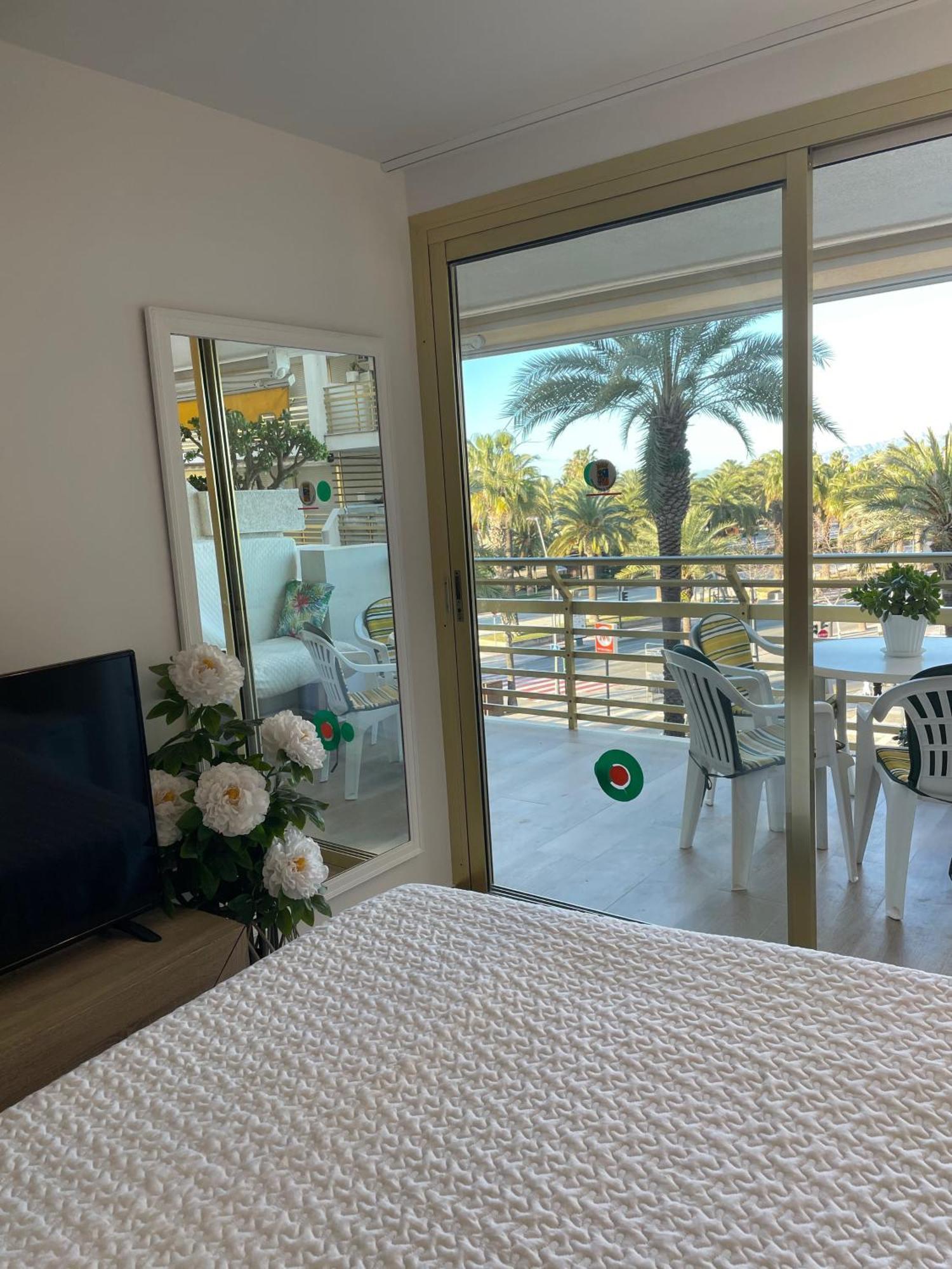 Charming Near - - 50sqm - Pool Apartamento