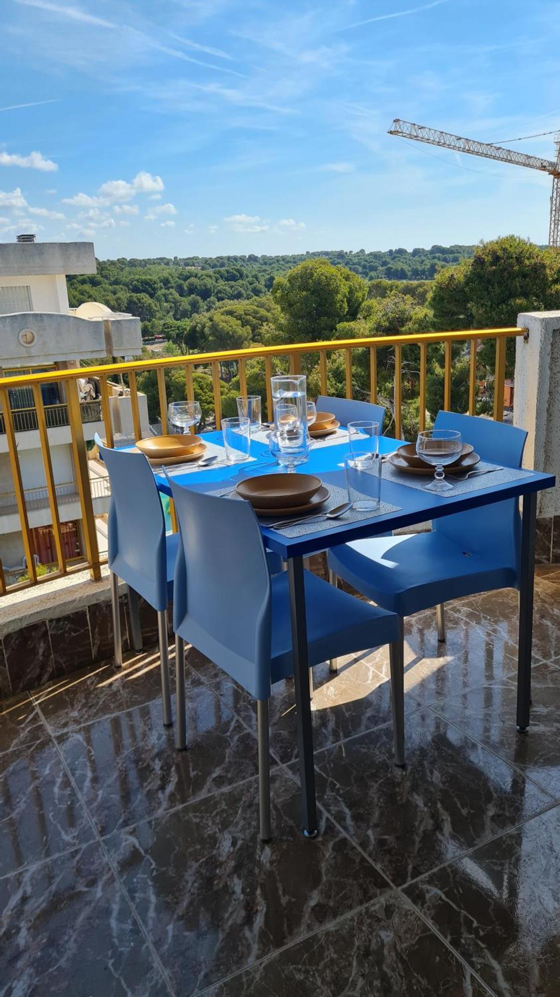 Apartamento Con Piscina En *