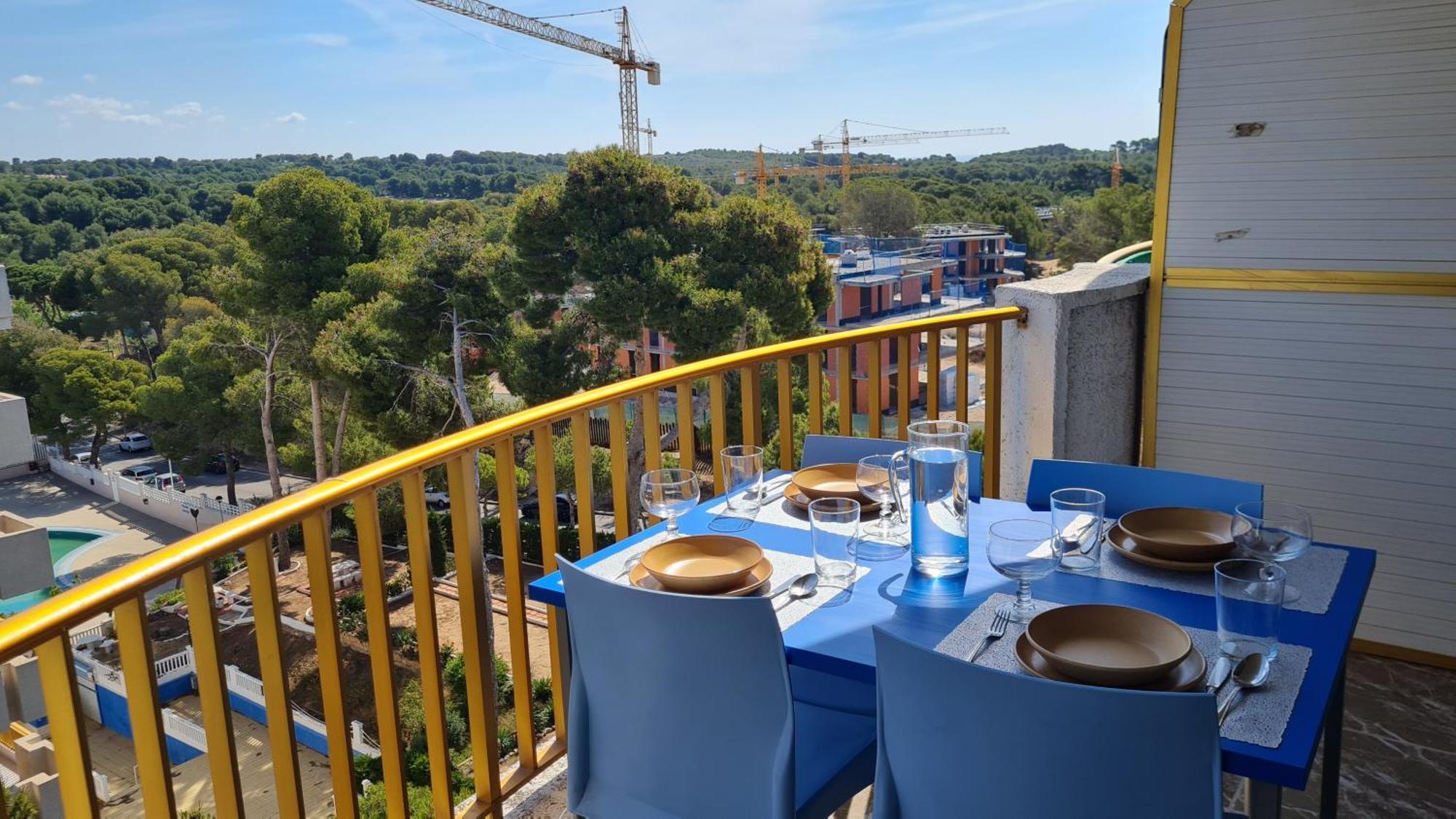 Apartamento Con Piscina En *