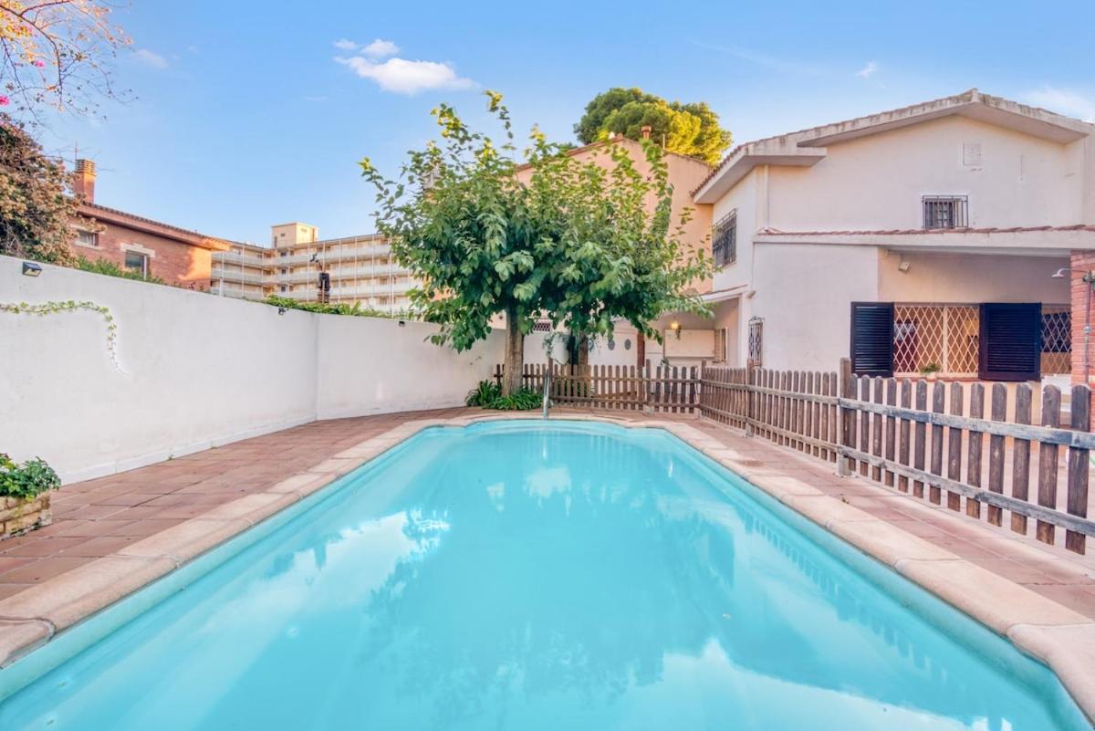 Escape To Salou! Pool, Barbecue & 5 Min Away