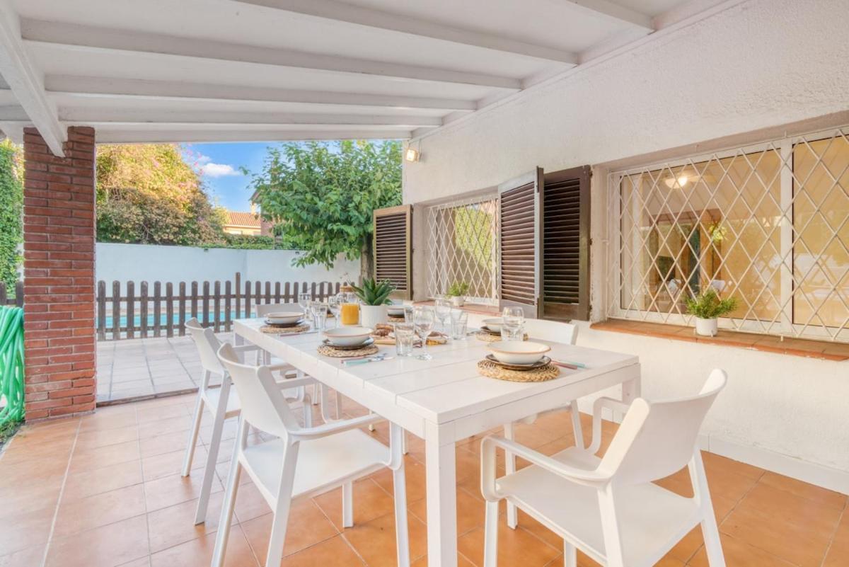 Escape To Salou! Pool, Barbecue & 5 Min Away Apartamento Salou