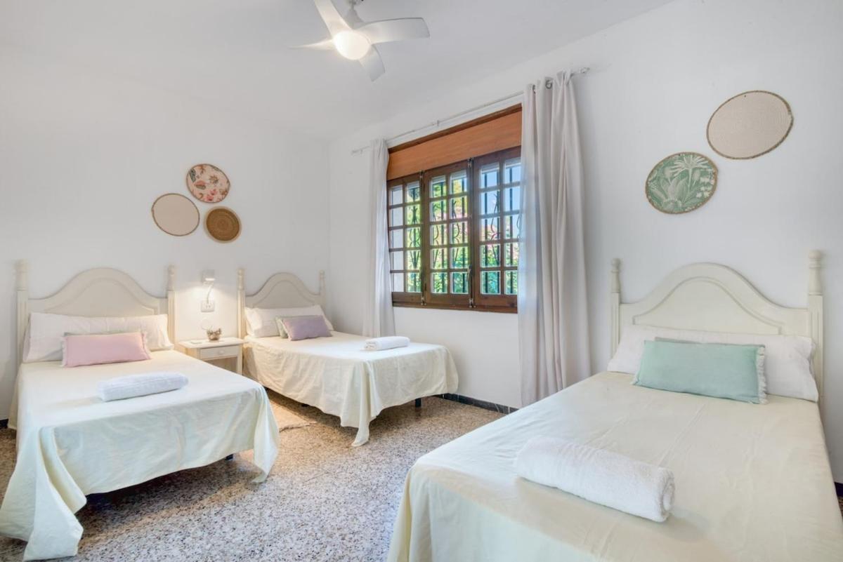 Escape To Salou! Pool, Barbecue & 5 Min Away * Salou