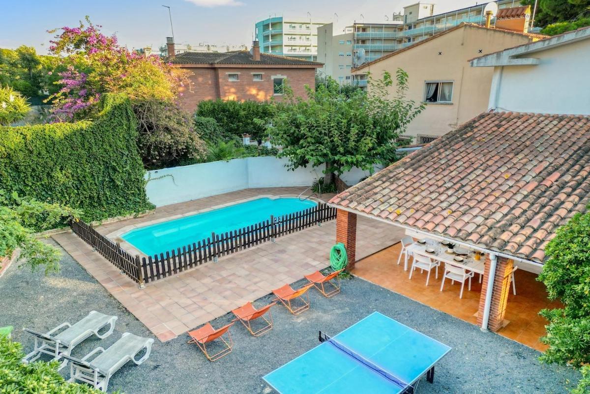 Escape To Salou! Pool, Barbecue & 5 Min Away * Salou