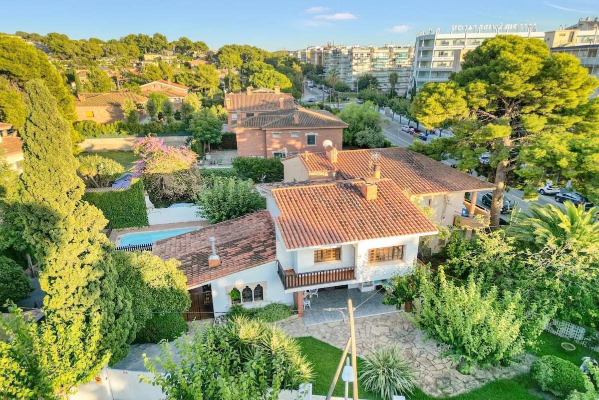 Escape To Salou! Pool, Barbecue & 5 Min Away Salou