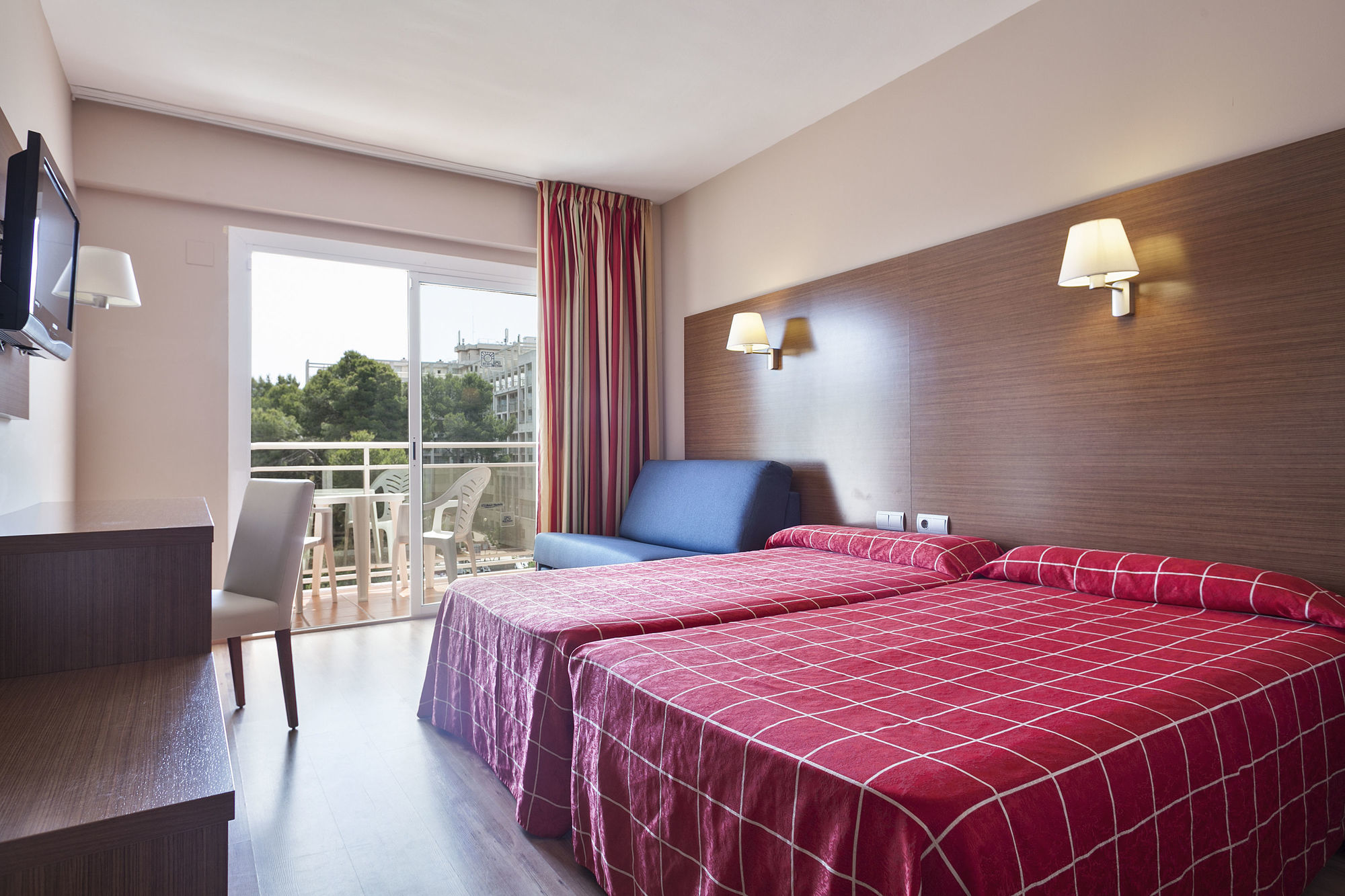 Oasis Park Hotel 4*