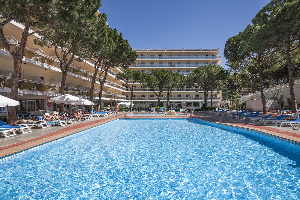Oasis Park Hotel 4*