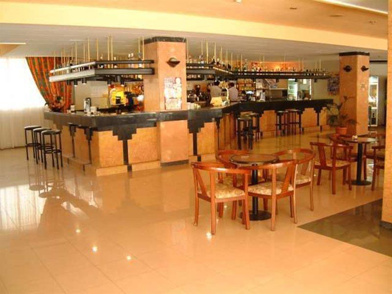 Oasis Park Hotel 4*