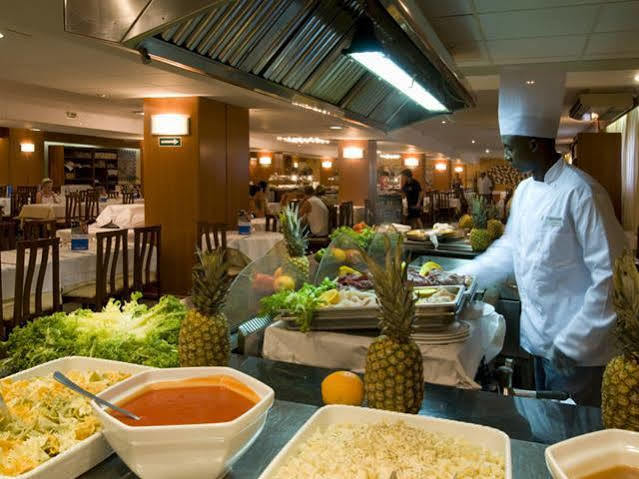 Hotel Oasis Park 4*