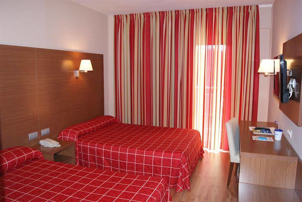 Hotel Oasis Park 4*