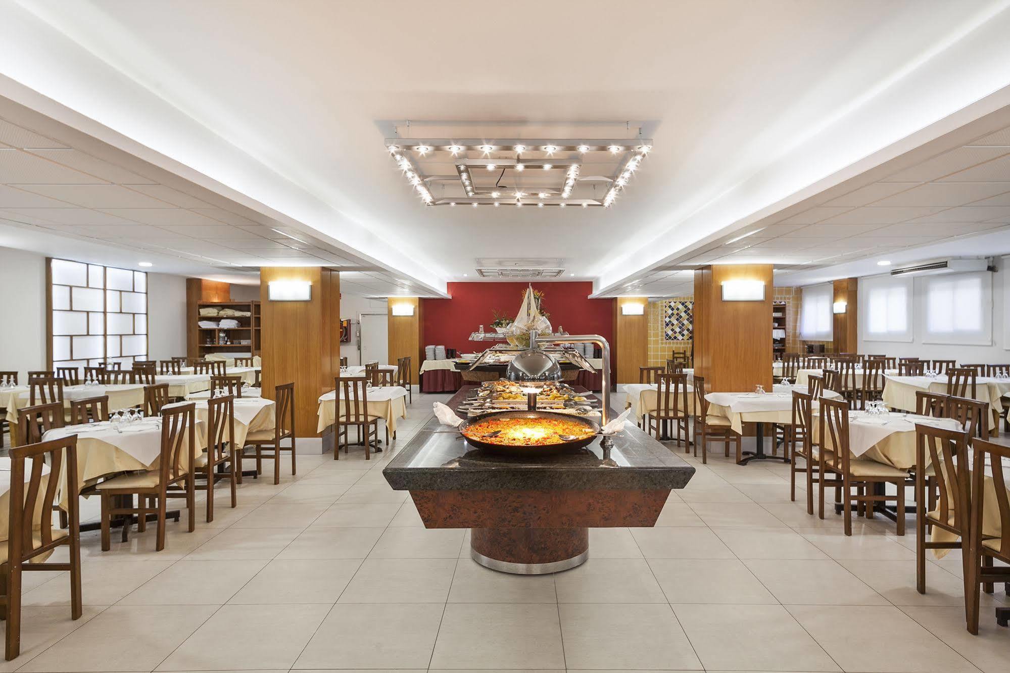 Oasis Park Hotel 4*