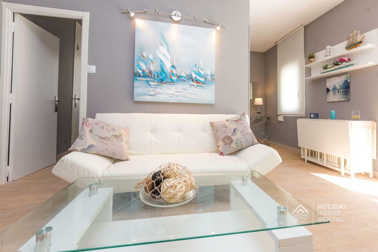 S12 - Front --free Wifi- Apartment